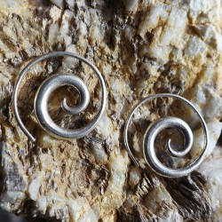 Pendientes espiral sencilla